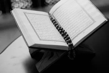 quran on stand